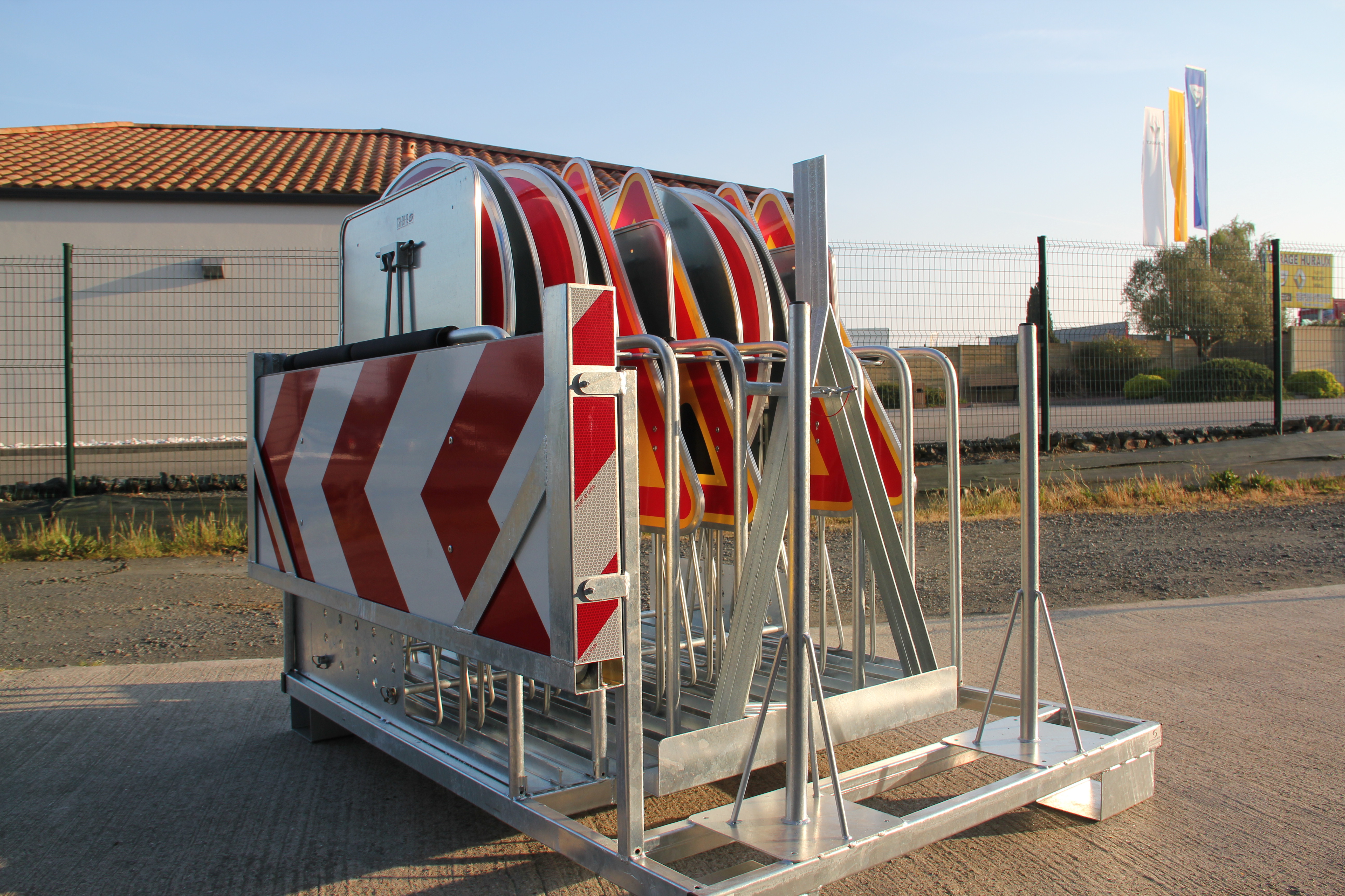 Râtelier porte-panneaux - Sodimar - capacité sur mesure par multiple de 2 cases avec 4 cales pour chargement/déchargement_2