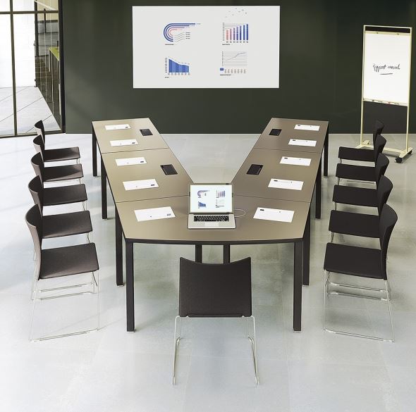 Table de réunion élégante et fonctionnelle pour espaces professionnels_1