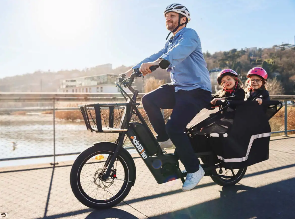 U-Cargo - Vélo taxi électrique familial et sécuritaire_1