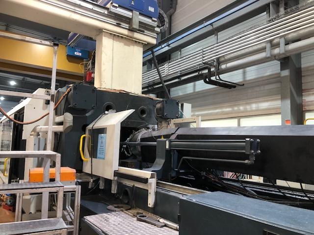 Presse à injecter industrielle avec vis de 130 mm de diamètre