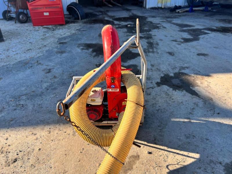 ASPIRATEUR A FEUILLE MOTORISÉ sur berce (net tva)_1