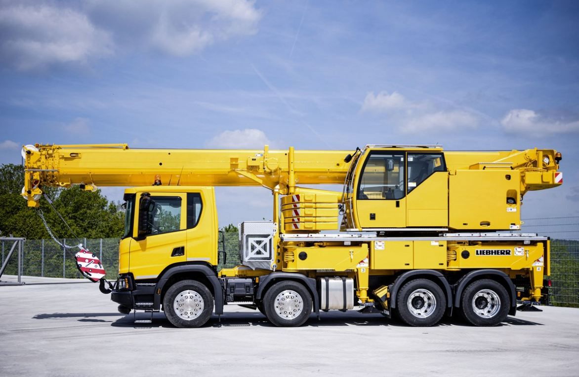 Grue automotrice pour montage de pièces finies