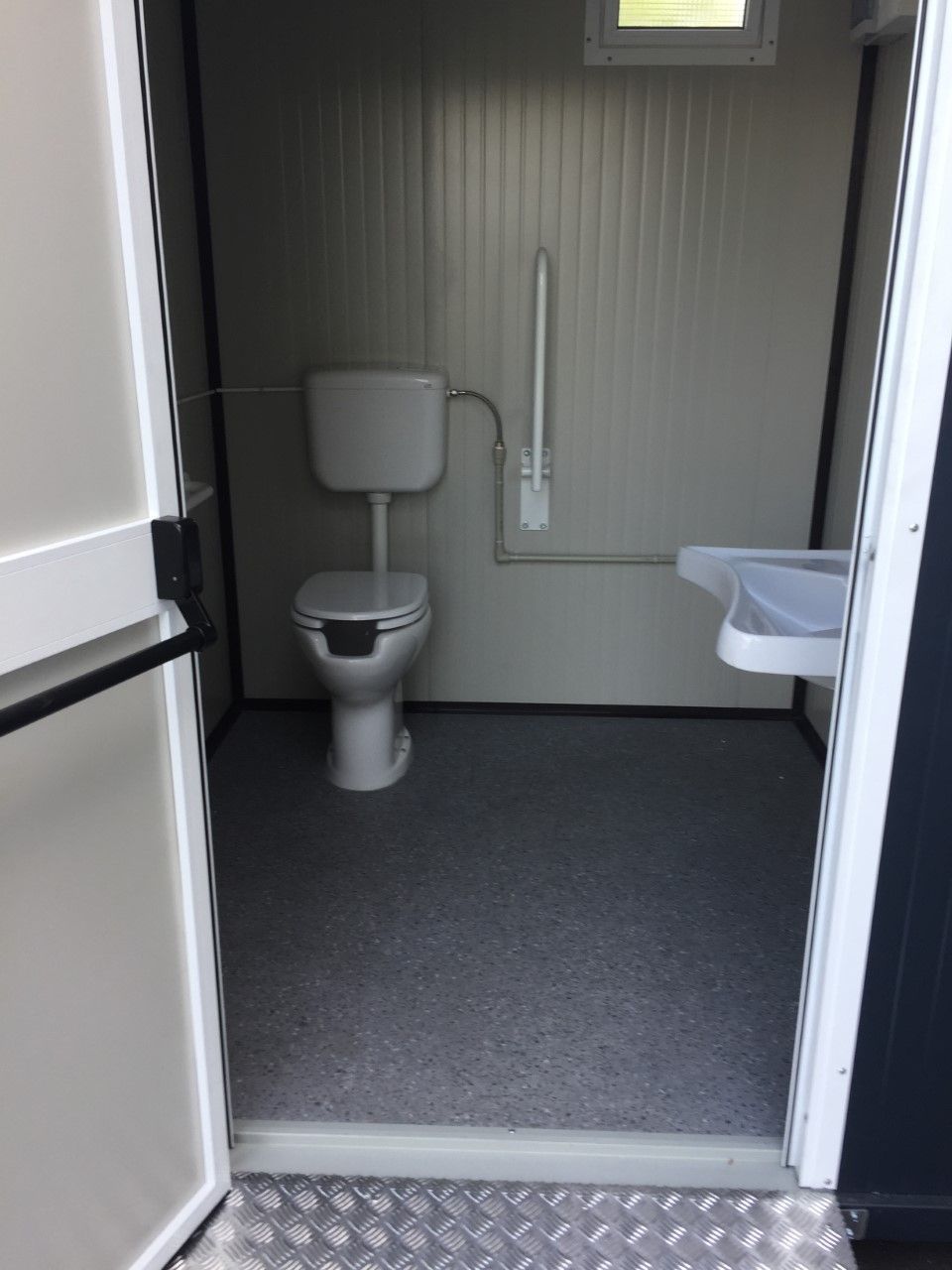 Monobloc sanitaire WC PMR raccordable - 205cm x 205cm x 247cm - Structure acier galvanisé et équipements complets_1