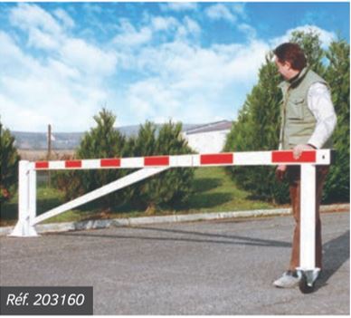 Barrière pivotante de très grande longueur - largeur 6m à 8m - équipée d'une roulette_1