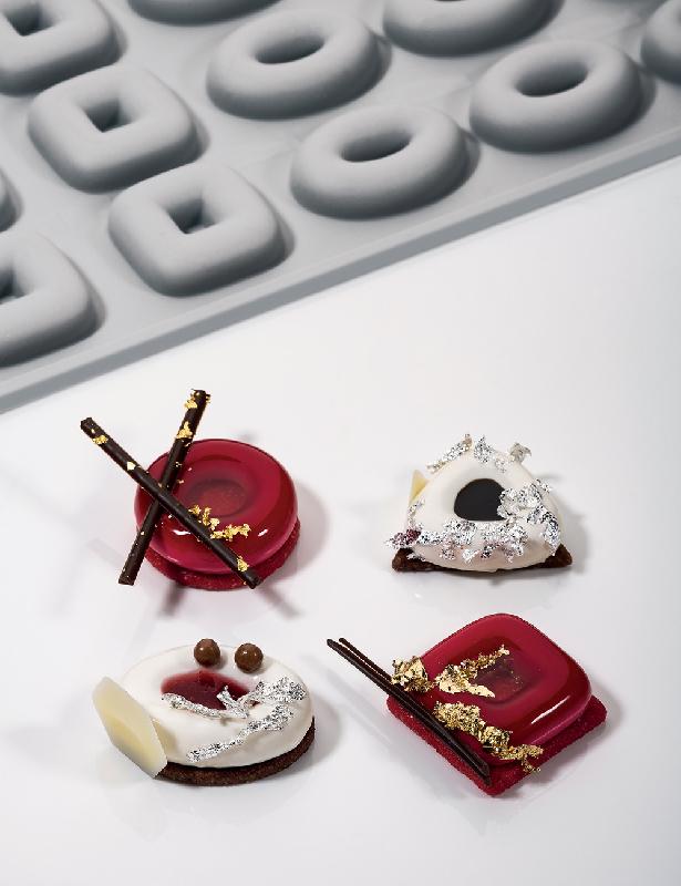 Triaround - Moule en silicone Gourmand Horeca Pavoni Italia - 24 empreintes_1