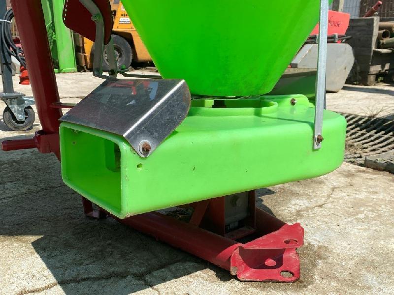 Distributeur d'engrais NC 350L PR - Occasion - Cuve plastique - Monodisque - Carter arboricole/verger - Largeur 6-14m_1