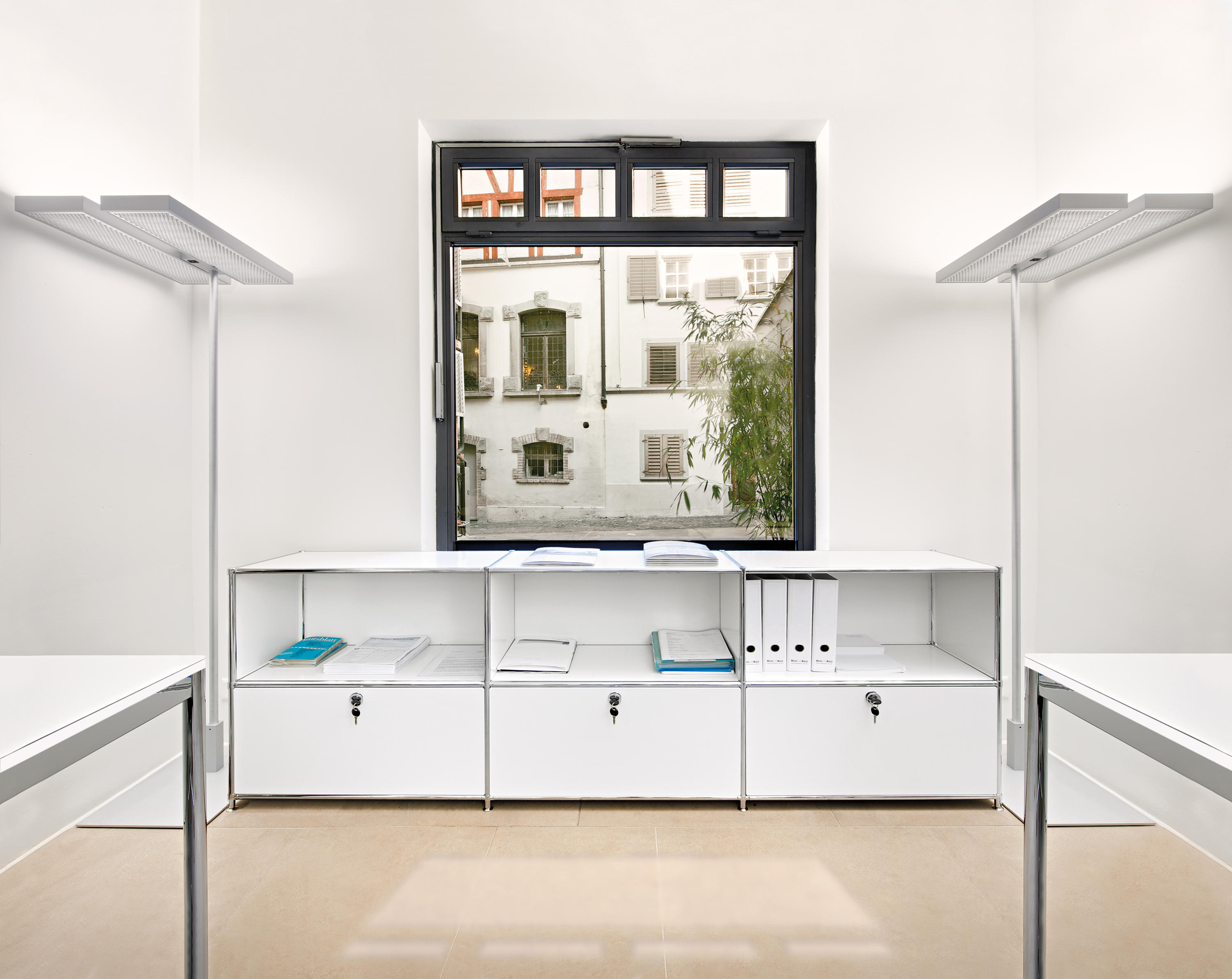 Armoire basse robuste pour espaces professionnels_1