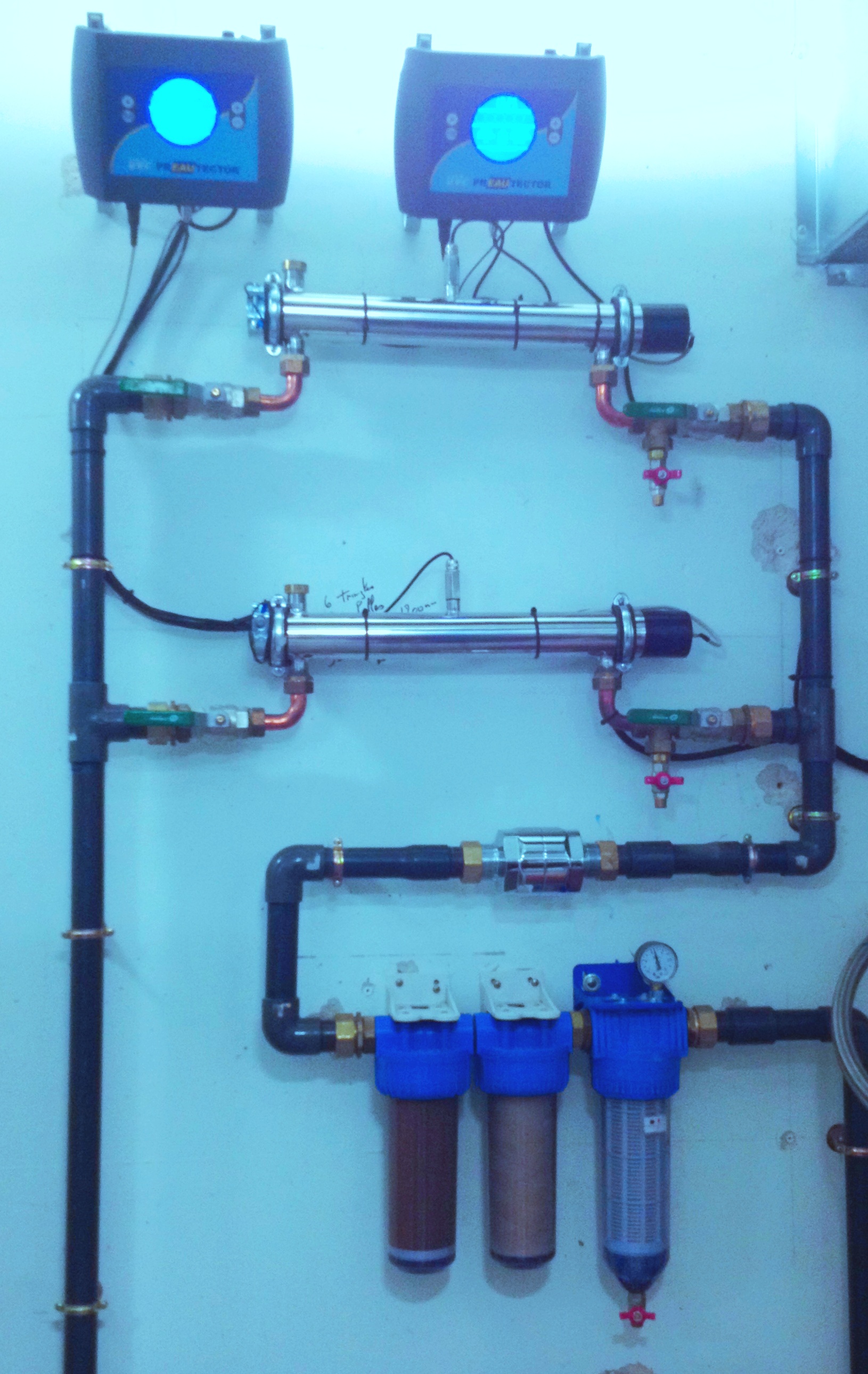 Appareil anti-calcaire pour purification de l'eau domestique