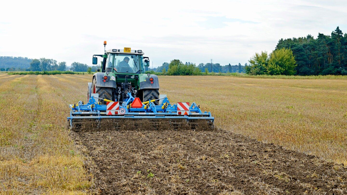 Fantom ns - cultivateur agricole - farmet a.S - largeur de travail 3000 à 4700 mm_1