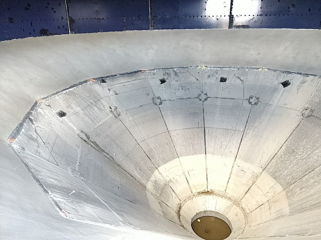 Silo-tour pour la conservation du maïs en inertage avec Charente Elevage Service - Solution de stockage_1