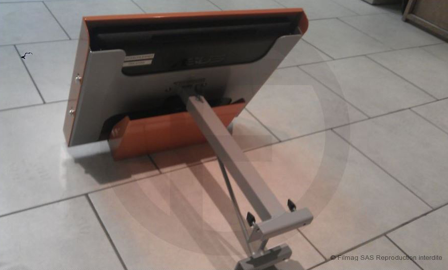 Support pour écran tactile - Mobilier sécurisé pour agencement de magasin_0