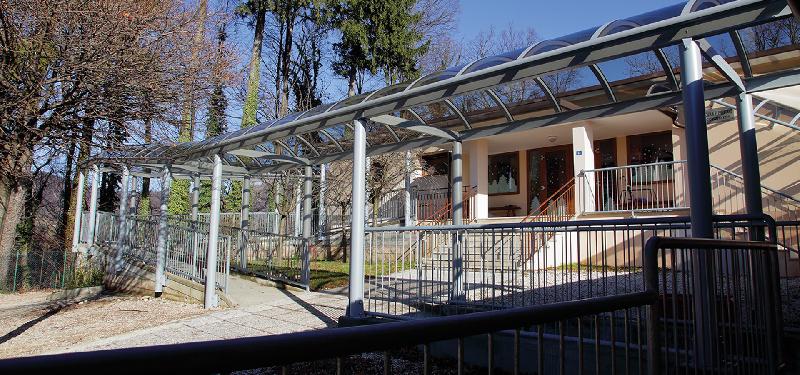 Marquise Tunnel Gallery - Protection pour escaliers et entrées - Aluminium et polycarbonate compact_1