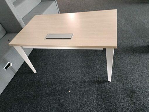 Bureau droit d'occasion 140 x 80 cm - design épuré et moderne_1