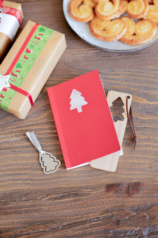 Marque-page de Noël en contreplaqué de bambou - Sapin de Noël avec motif découpé et cordon en PU_1