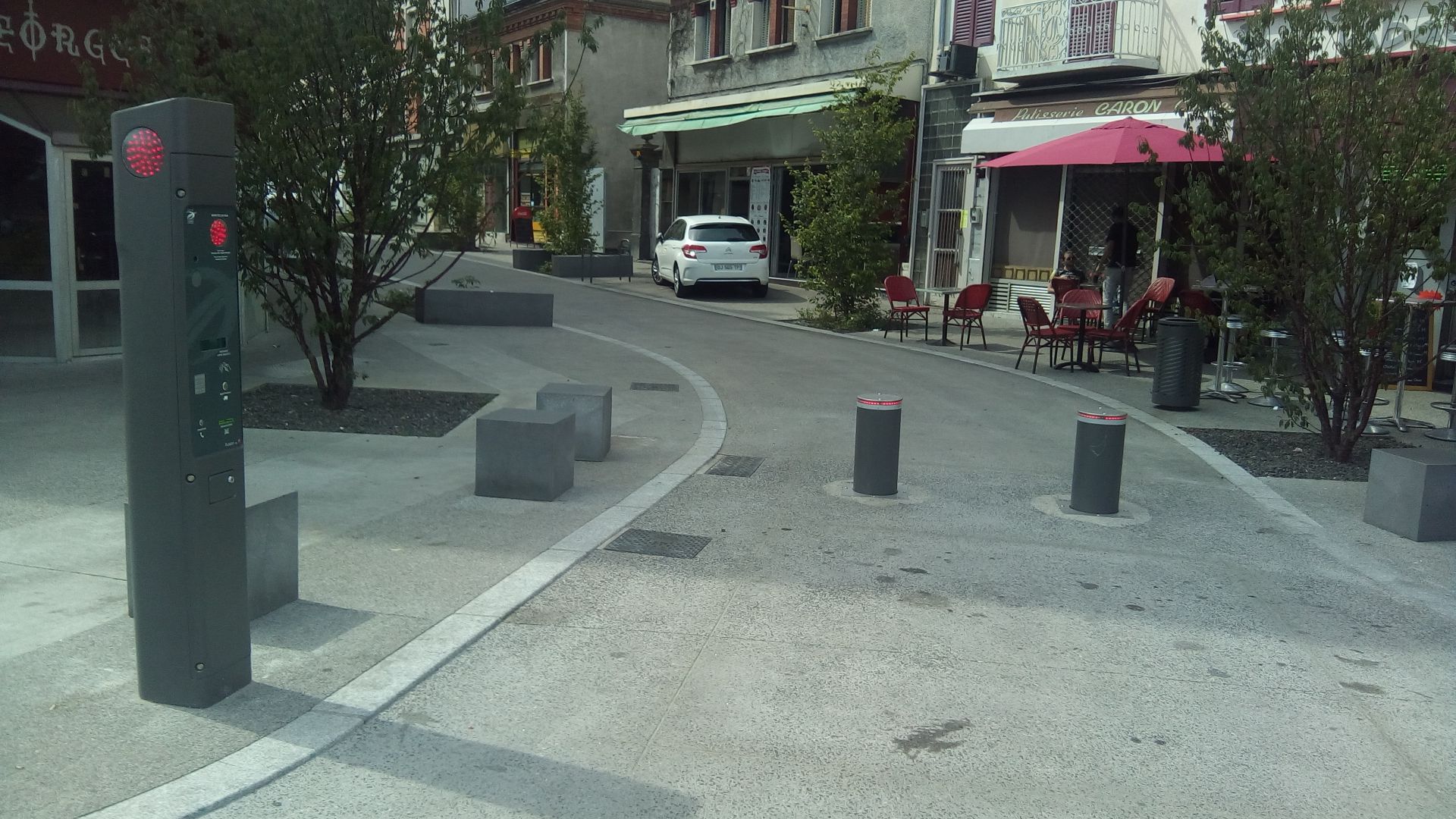 Borne escamotable automatique renforcée, assurant la sécurisation d'un espace - BA273R_1