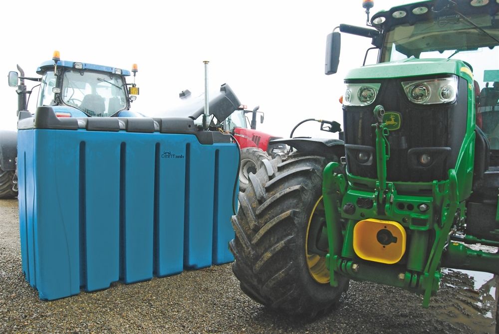 GIANTank - Cuve AdBlue Emiliana Serbatoi - 3300L avec double conteneur de sécurité et équipements avancés_1