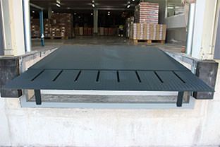 Niveleur de quai RH3 - Inkema - lèvre télescopique 1000 mm, plateforme robuste et sécurisée_1