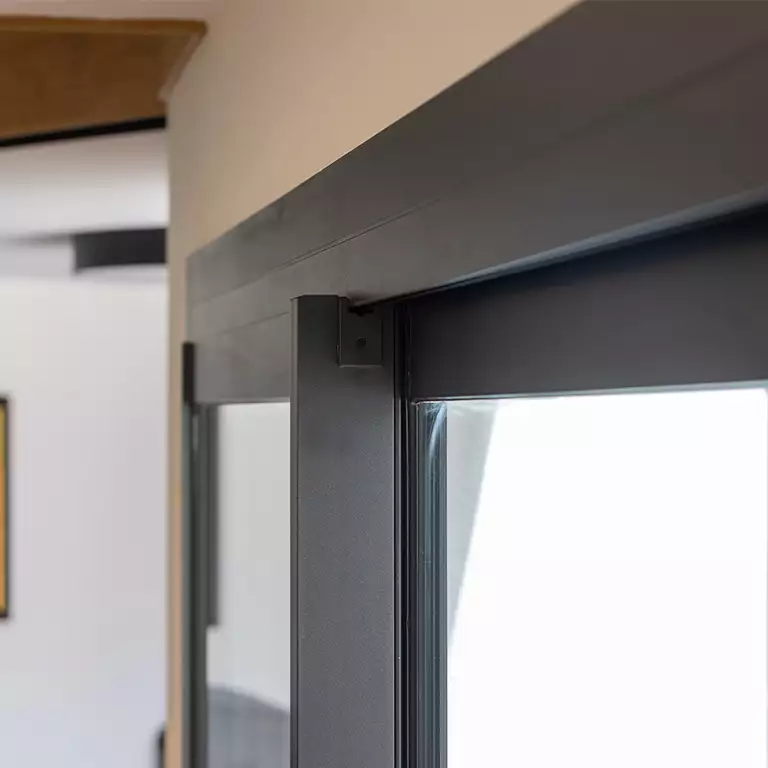 Baie vitrée coulissante en aluminium à 3 vantaux sur 3 rails - Sur mesure - Gamme TITANS_1