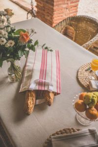 Sac à pain rouge - tissu classique rayé - dimensions 30 x 55 cm_1