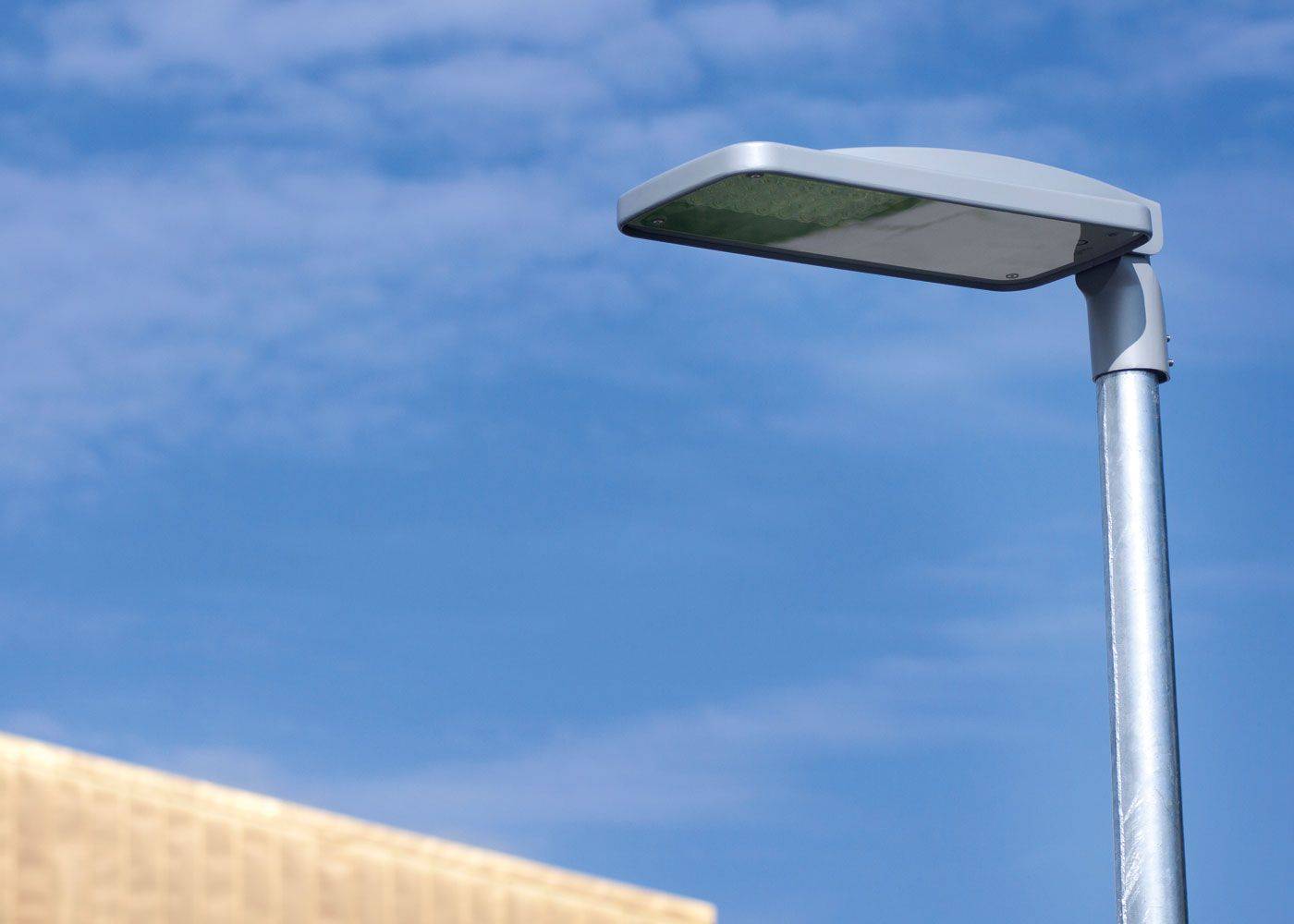 Luminaire fonctionnel Elium S Illis - design plat - 3 formats - 18 courbes optiques - haute efficacité jusqu'à 142 lm/W_1