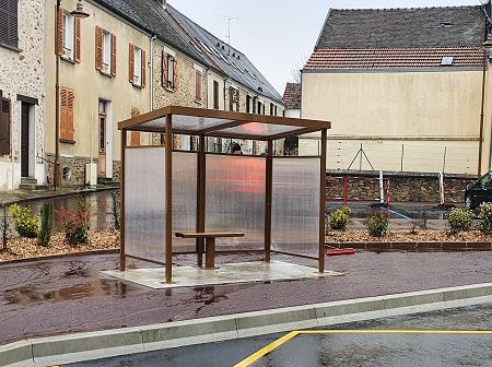 Abri bus Medium - Modulaire et personnalisable avec bois, verre et métal_1