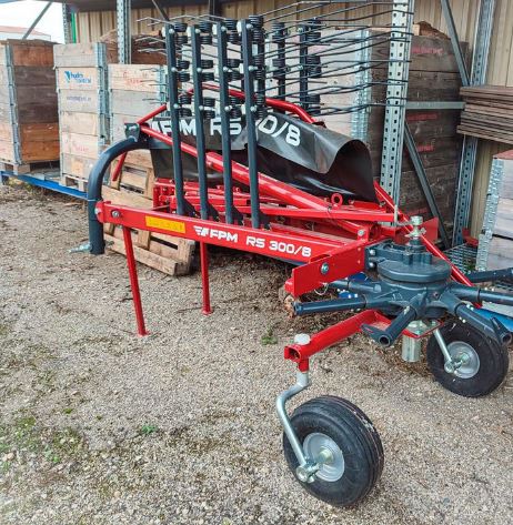 Giro-andaineur adapté aux tracteurs de faible puissance