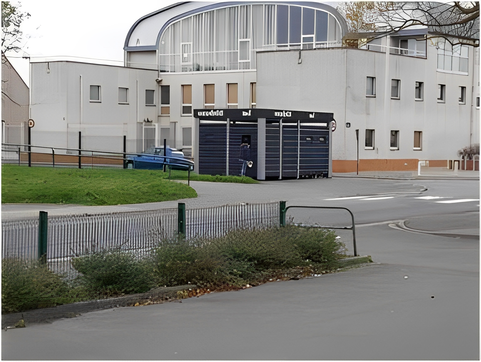 Binboxe, espace sécurisé pour poubelles plastiques