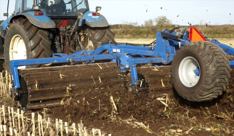 MaxiCut rouleau agricole - Dalbo pour traitement rapide des matières végétales et chaumes_1