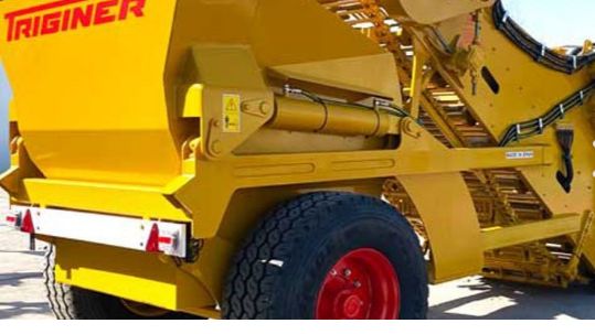 DV-3 Epierruse - Ramasseuse agricole Triginer - Largeur de travail 1,9 m - Décharge au sol, capacité 3 m³_1