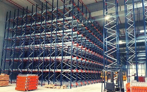 Rayonnage industriel robuste, modulable et innovant pour l'entreposage de grandes quantités de marchandises_1