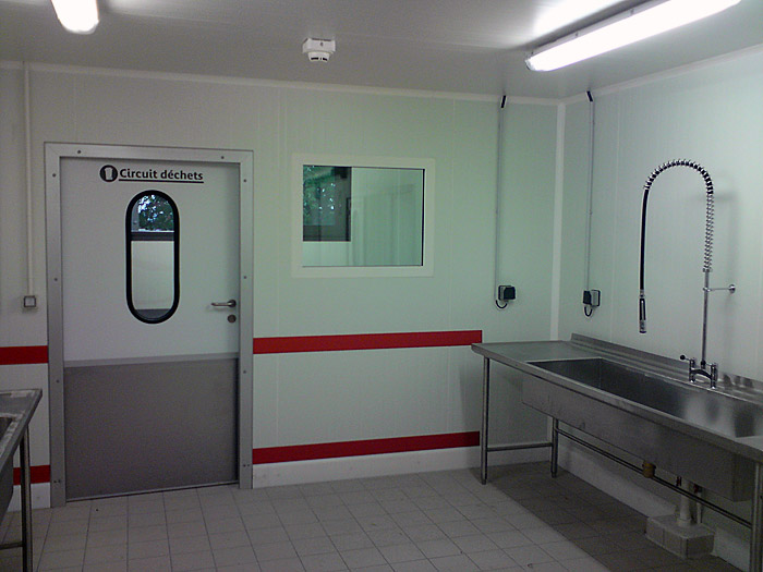 Porte de chambre froide avec oculus pour centre hospitalier - CM Pack - respect des contraintes techniques_1