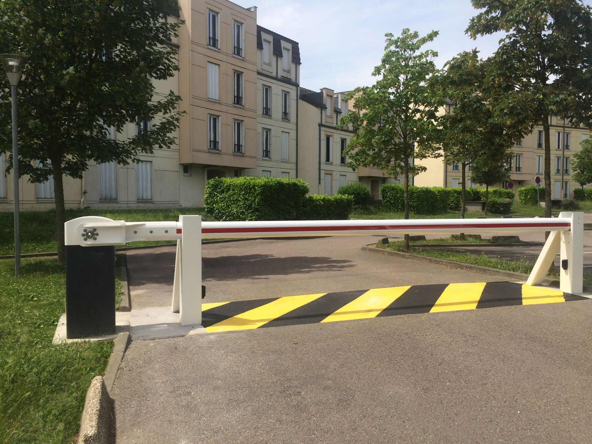 Barrière levante automatique de protection renforcée avec lisse axiale jusqu'à 6 m - LBA 86 AVB_0