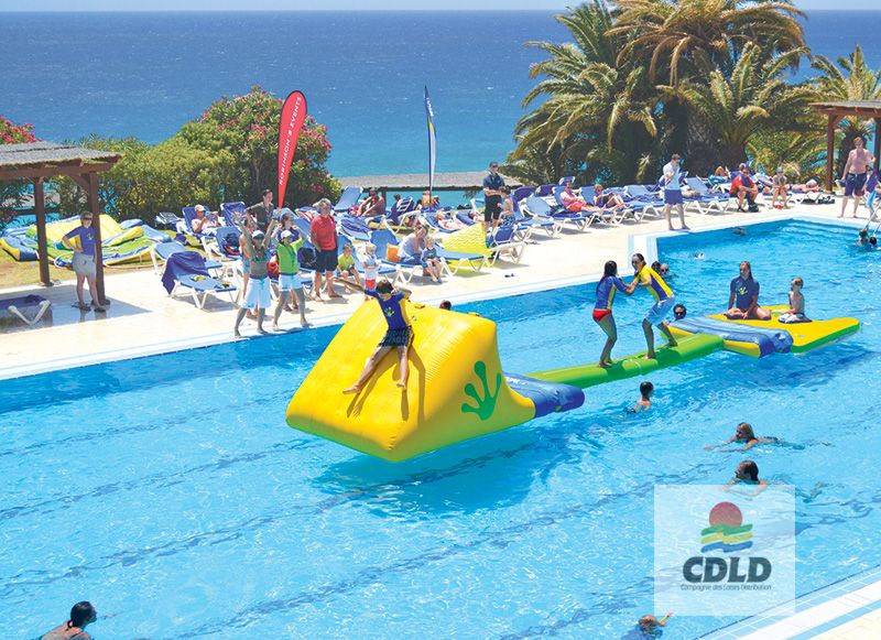 Parcours aquatique gonflable Wibit AquaDuel - modulable et adaptable pour piscines et plans d'eau_0