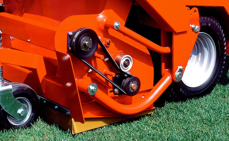 Entretien du sol      Wiedenmann    Super 500 - Machine universelle d'entretien du gazon_1