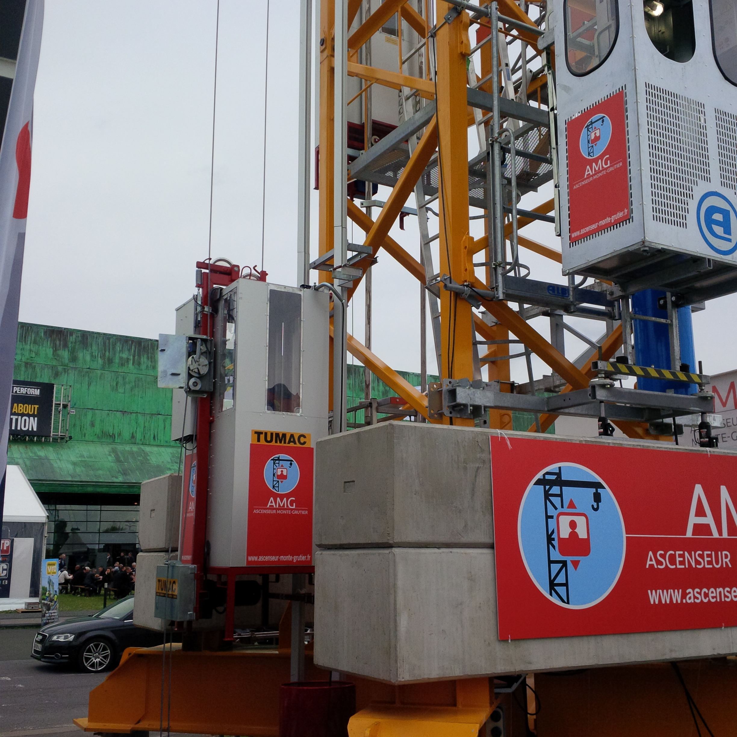 Dispositif de montée pour grutiers en hauteur