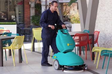 E46 Autolaveuse Autotractée - Référence 2819 - Disponible en location et en vente_1