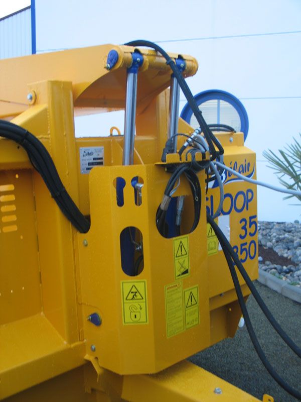 Sloop 350 - Désileuse distributrice semi-portée 3.5 m3 - Belair avec commande électrique et chaîne haute résistance_1