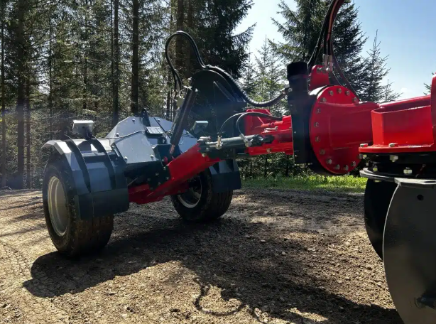 Niveleuse arrière  pour les tracteurs à partir de 60 CH idéale pour les communes, les agriculteurs, les forestiers et les terrassiers - PTH PRODUCTS_1