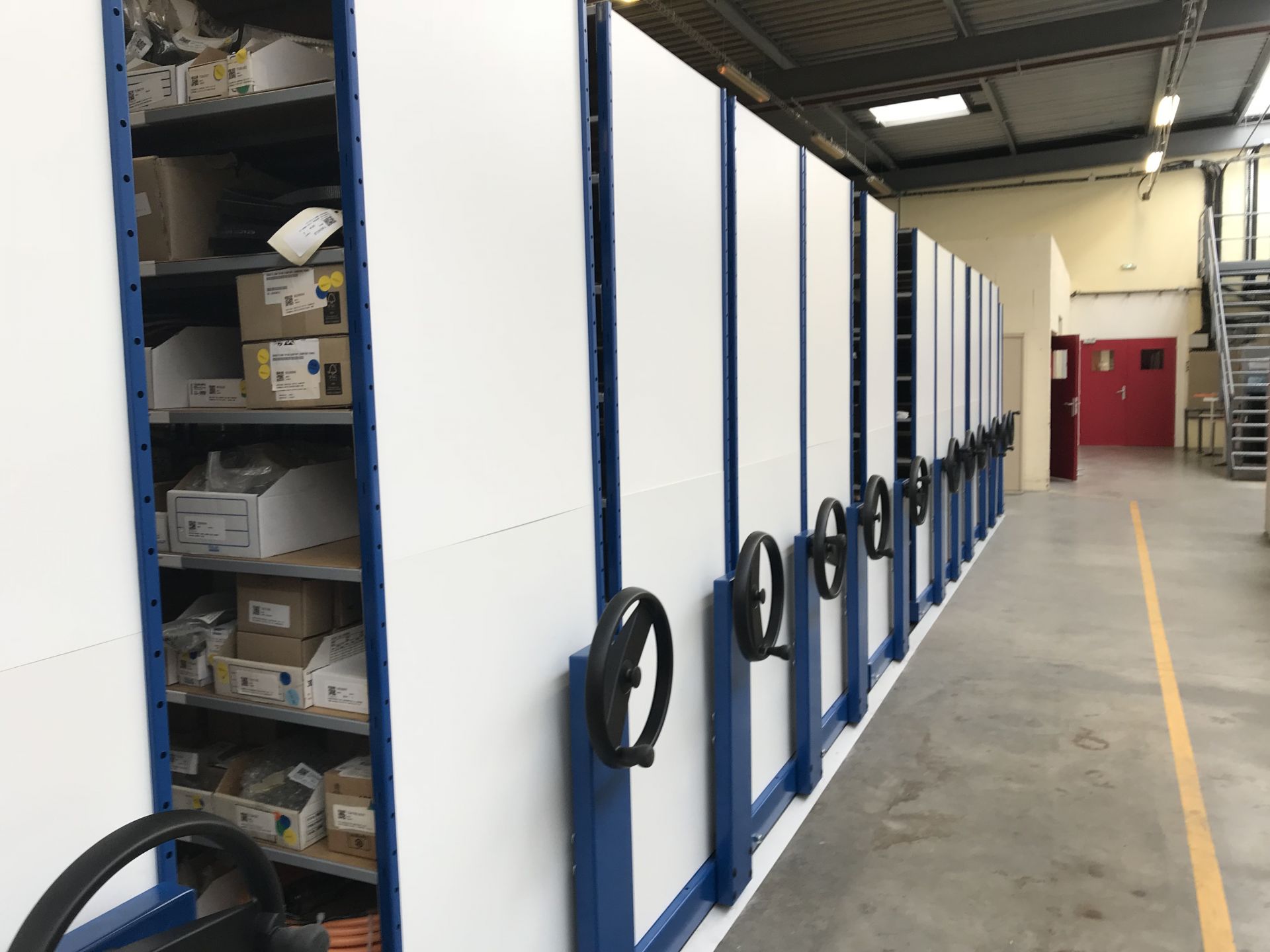 Rayonnage mobile - BCCom Rayonnage pour stockage, archivage et classement en secteur tertiaire_1