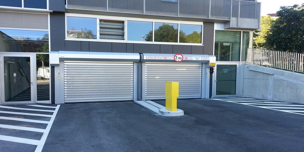 Porte rigide extérieure rapide et robuste - ASSA ABLOY RR3000 avec design moderne et lames en aluminium_1