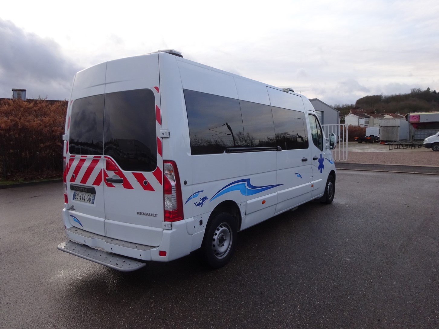 Ambulance occasion Renault Master avec carrosserie Les Dauphins