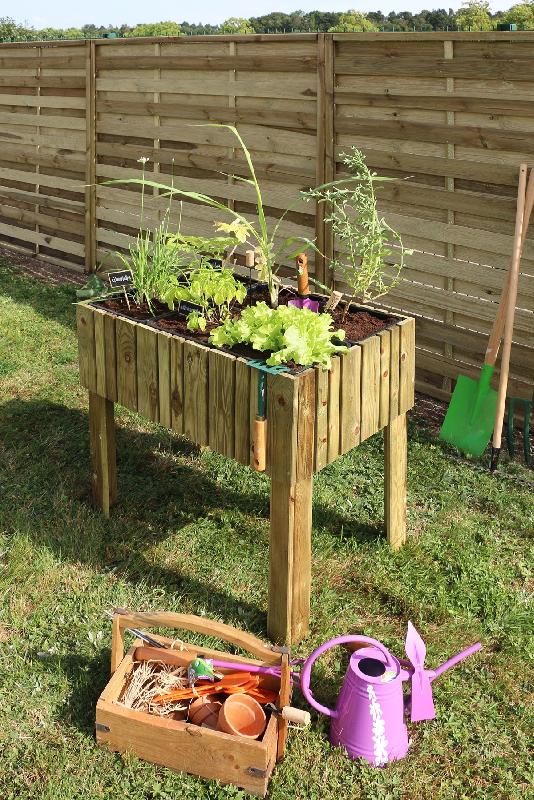 Carré potager surélevé avec 6 bacs plastique - idéal pour jardiner confortablement_1
