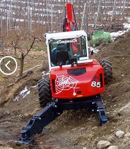 R85L 2WD - Pelle araignée très compacte avec moteur 100 Hp et bras long_1