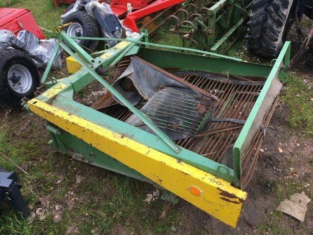 Arracheuse maraîchère/légumière Unia aligneuse Wega - 2 rangs - 1,50m - Occasion 2004_1