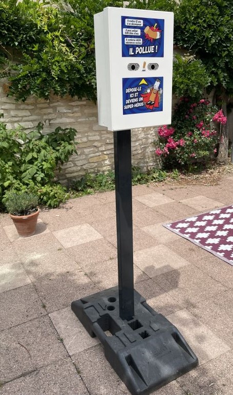 Cendrier mural urbain blanc et ludique - Prévention contre la pollution des mégots - 2 stickers A5 inclus_2