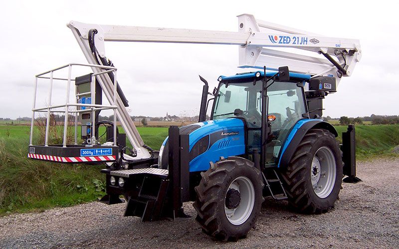 Élévateur à nacelle pour travaux en hauteur sur façades