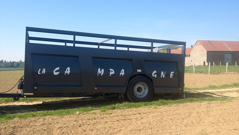 Remorque bétaillère - la campagne - pose à terre_1