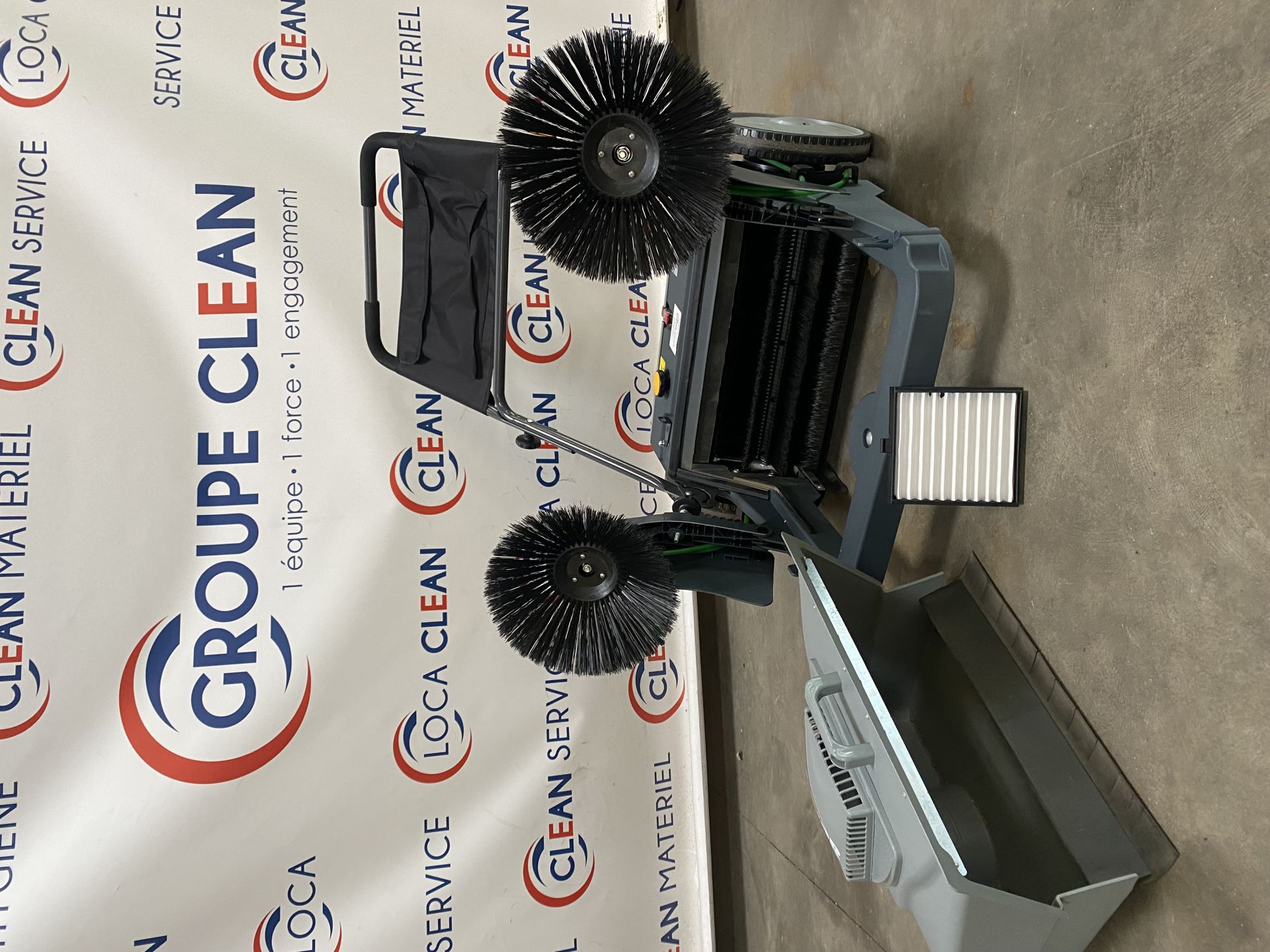 Balayeuse accompagnée BSW 950M - Manuelle, 950mm de largeur, rendement 3500m²/h_1