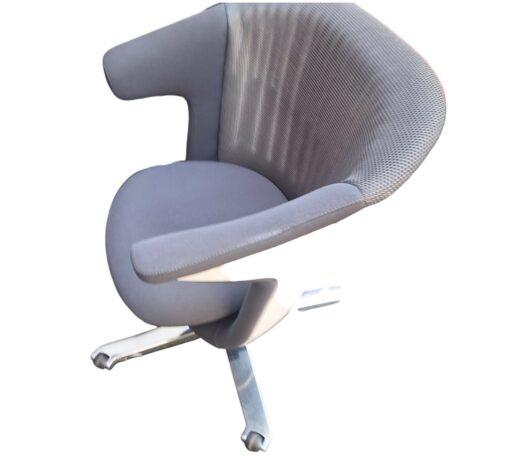 Fauteuil pivotant i2i Steelcase d'occasion - tissu gris, coque blanc polaire, dossier résille beige, embase aluminium poli_1