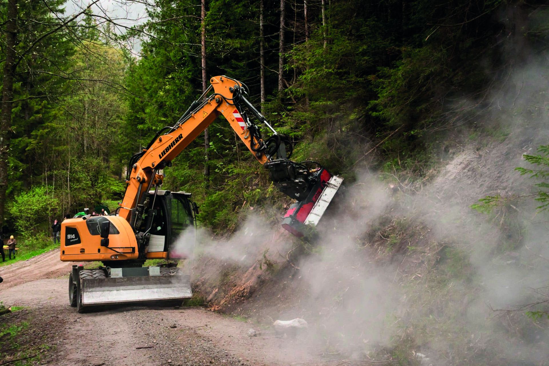 MicroCrusher  pour pelleteuse idéal au fraisage de pierres et au broyage forestier - PTH PRODUCTS_1